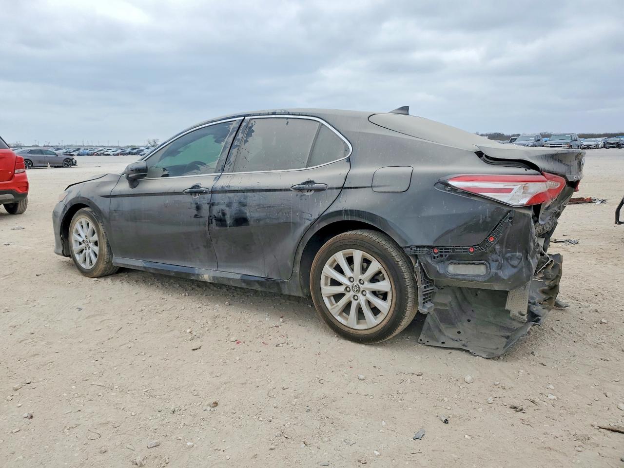 2020 TOYOTA CAMRY LE photo 2