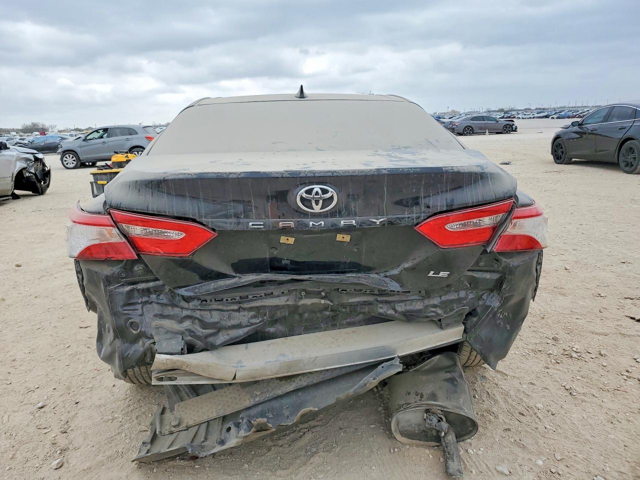 2020 TOYOTA CAMRY LE photo 6