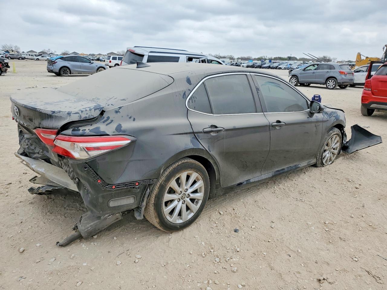 2020 TOYOTA CAMRY LE photo 3
