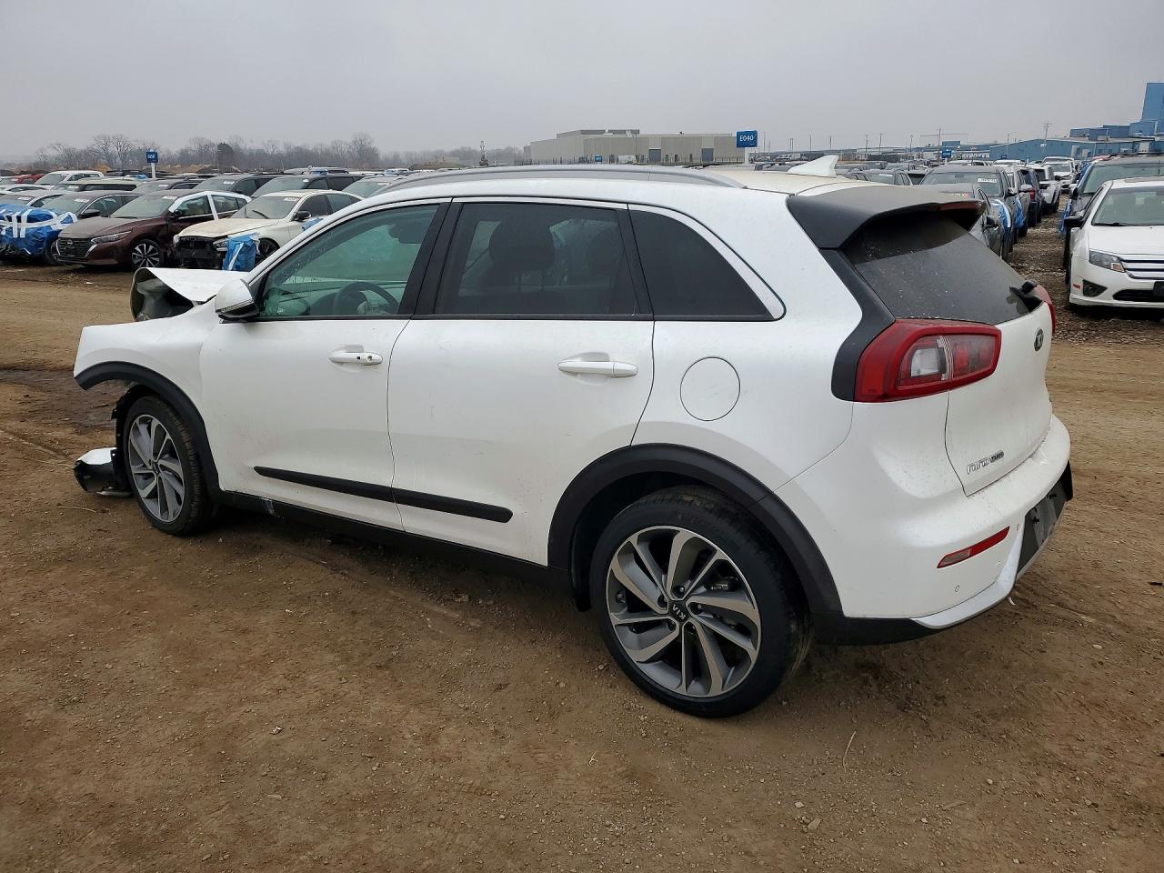 2017 KIA NIRO TOURING photo 2