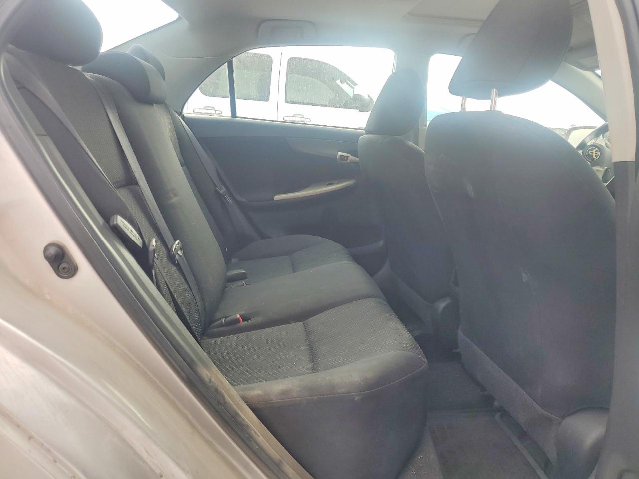 2010 TOYOTA COROLLA S photo 28