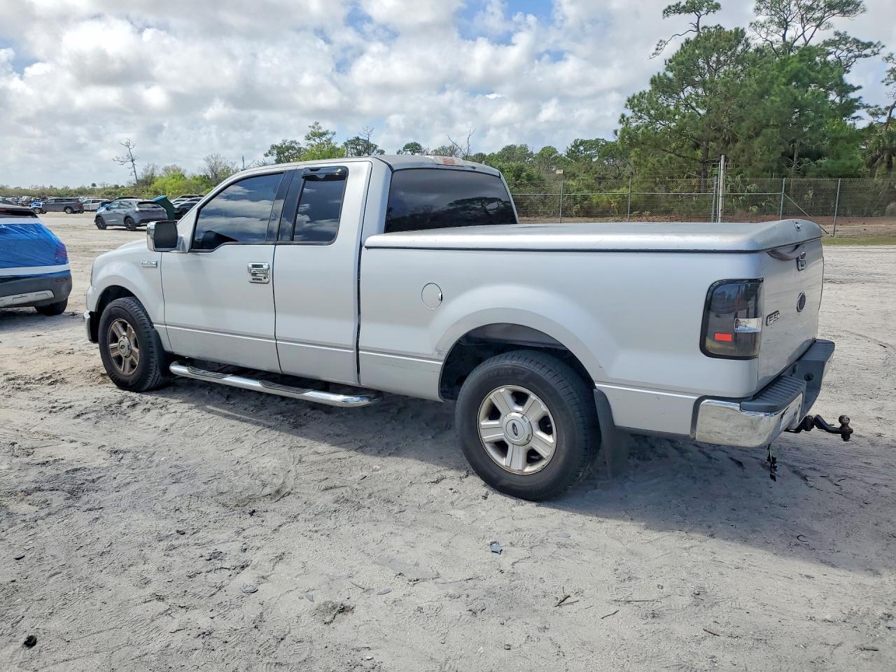 2004 FORD F150 photo 2