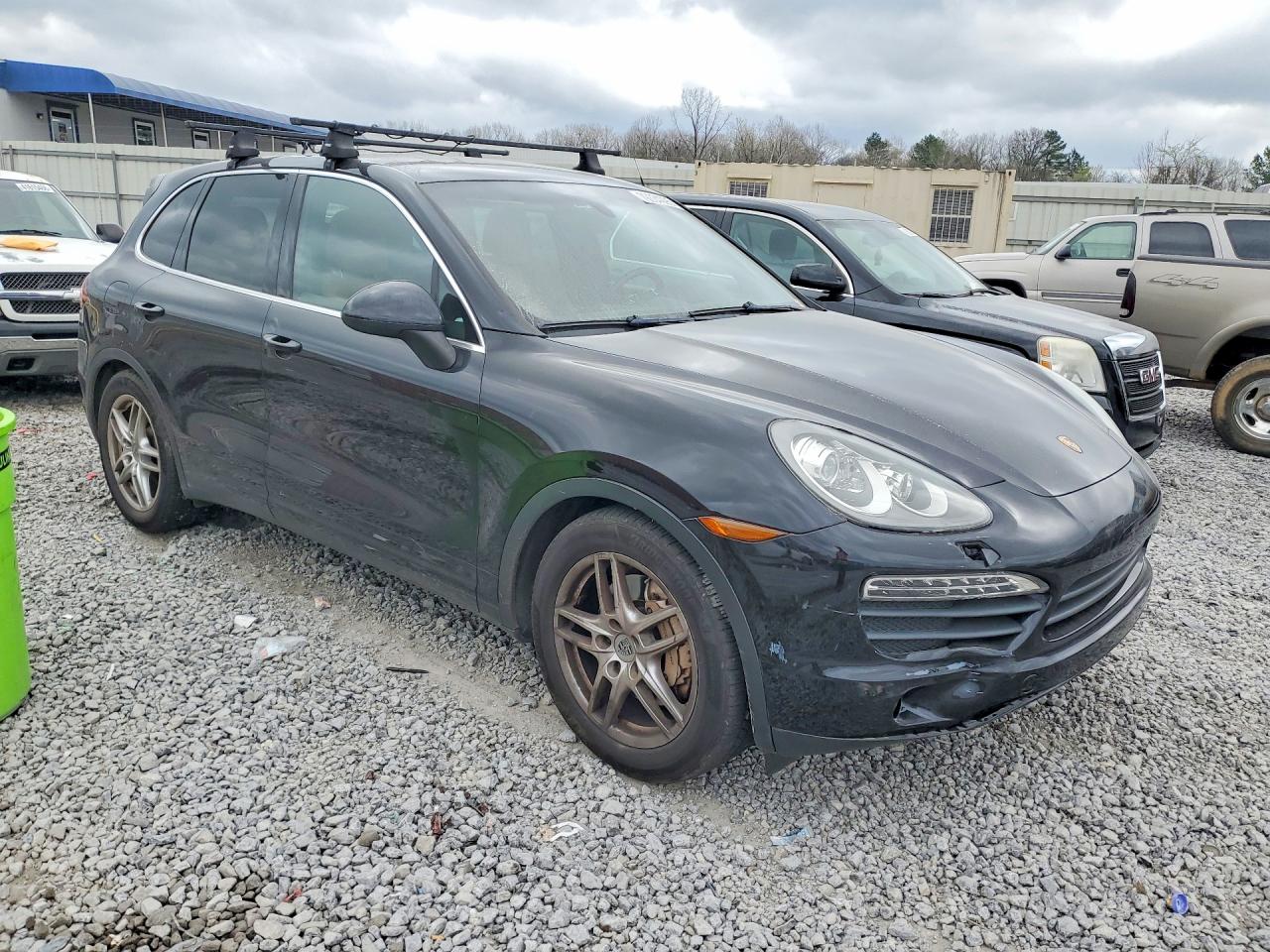 2013 PORSCHE CAYENNE S photo 4