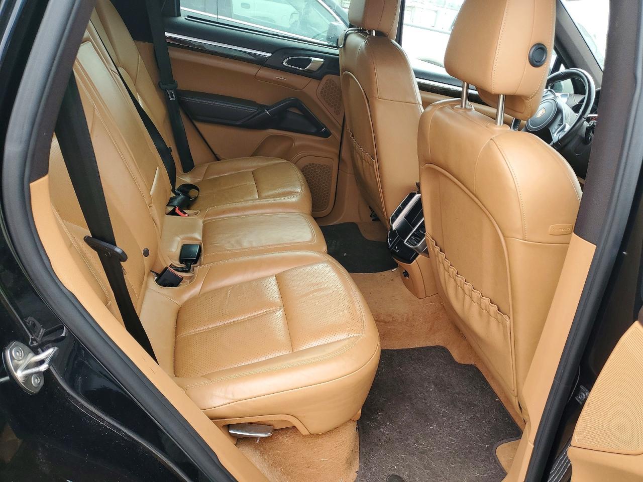 2013 PORSCHE CAYENNE S photo 11