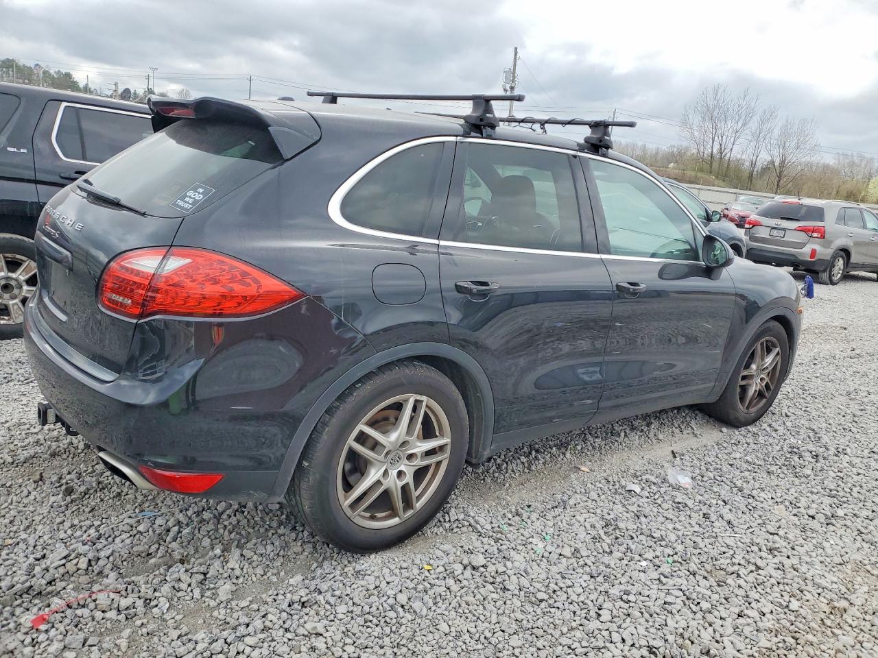 2013 PORSCHE CAYENNE S photo 3
