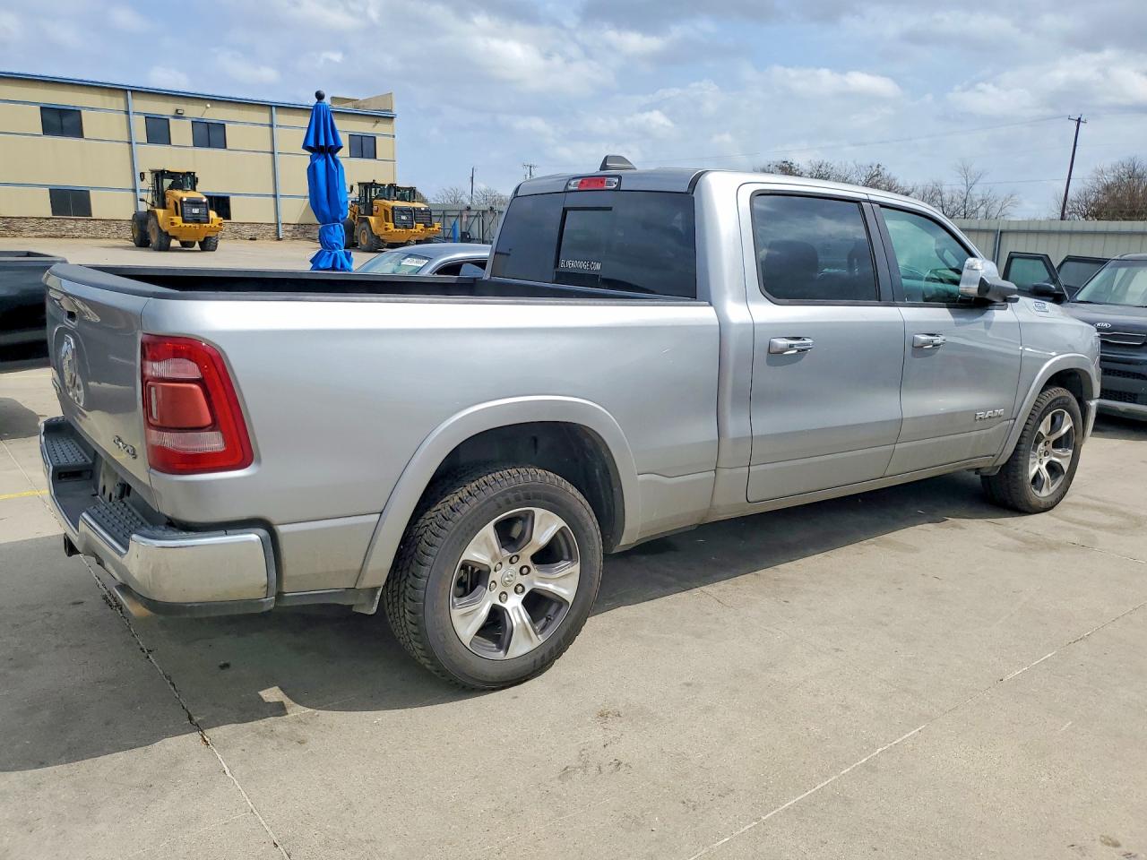 2019 RAM 1500 LARAMIE photo 3