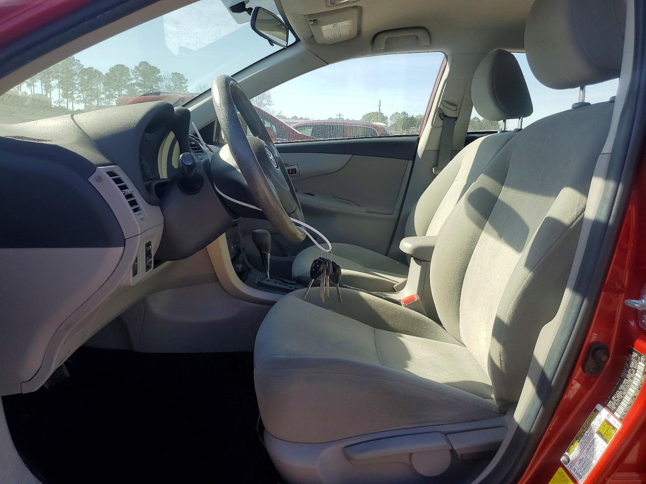 2013 TOYOTA COROLLA L photo 7