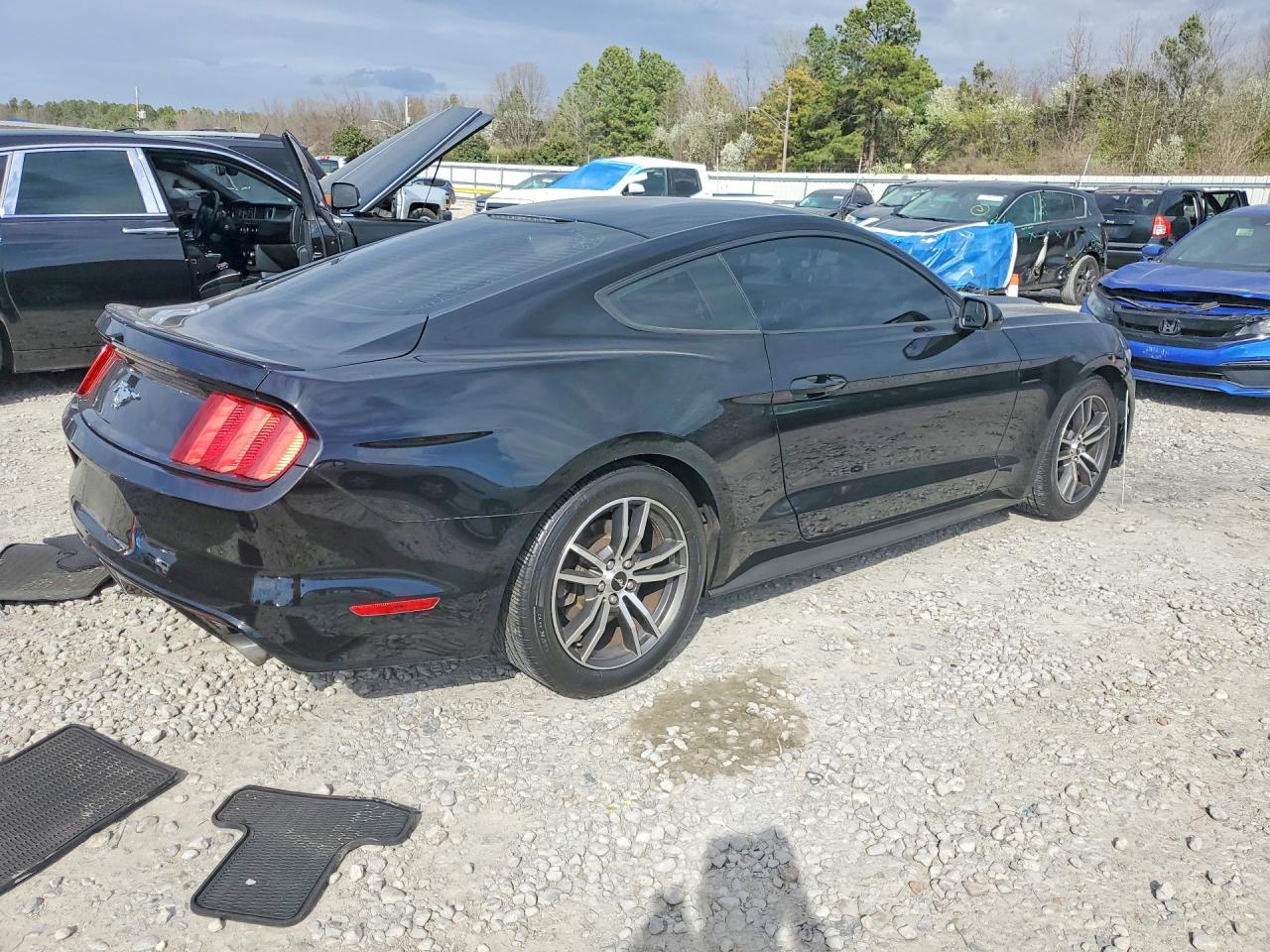 2017 FORD MUSTANG photo 3
