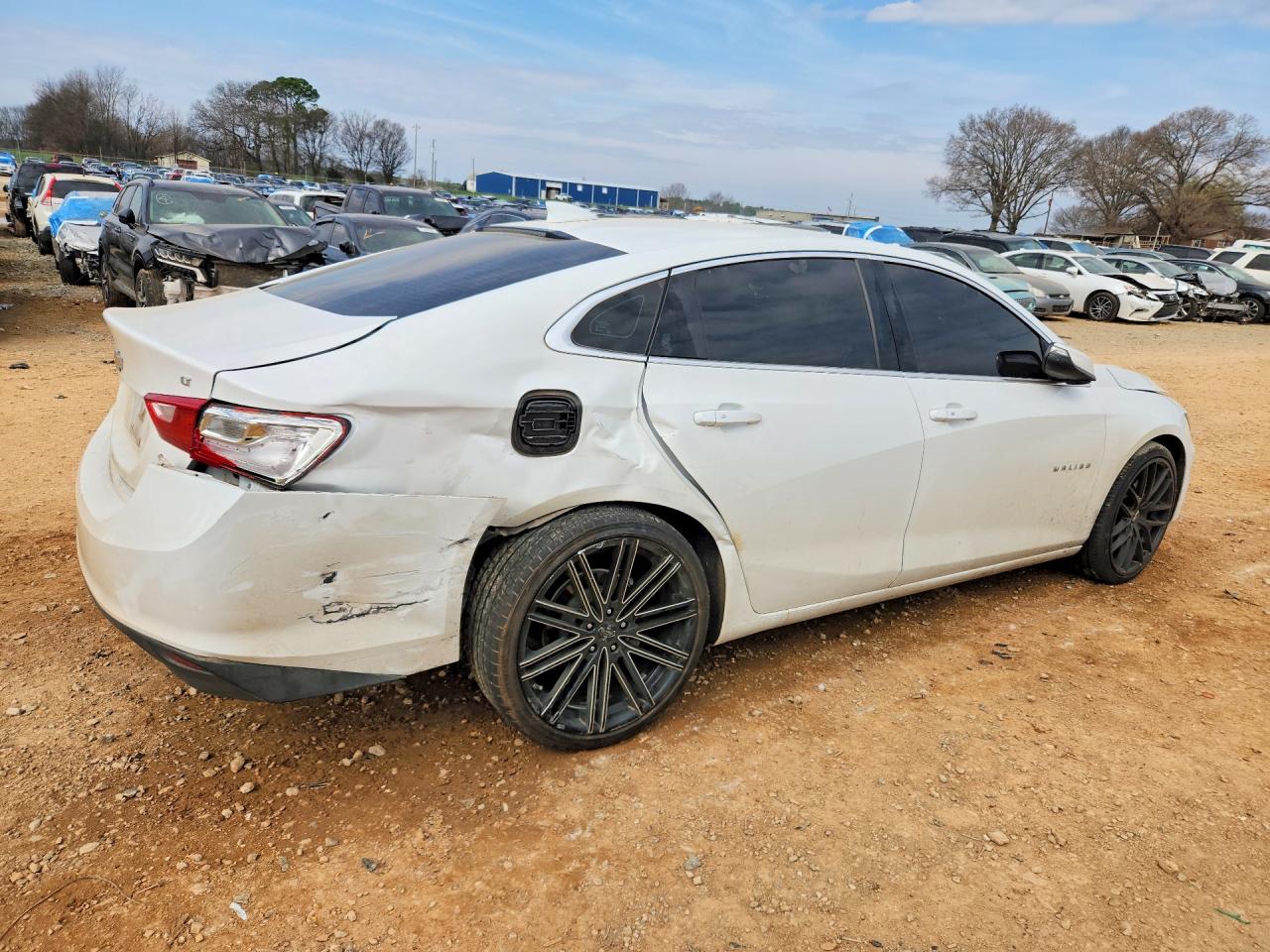 2017 CHEVROLET MALIBU LT photo 3