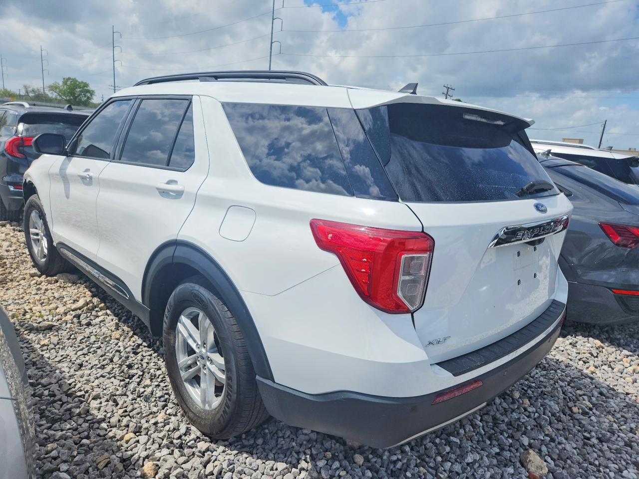 2023 FORD EXPLORER XLT photo 2