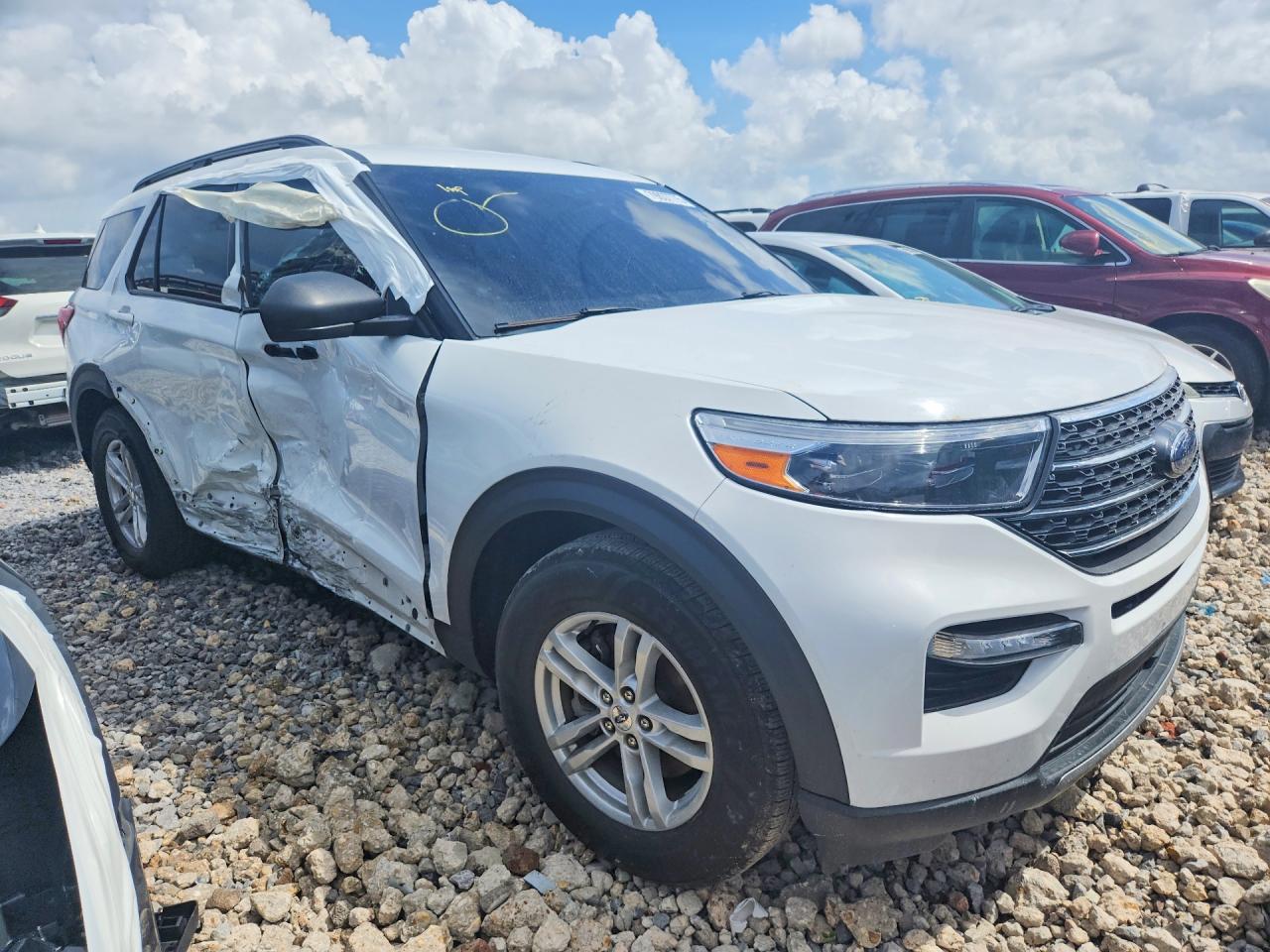 2023 FORD EXPLORER XLT photo 4