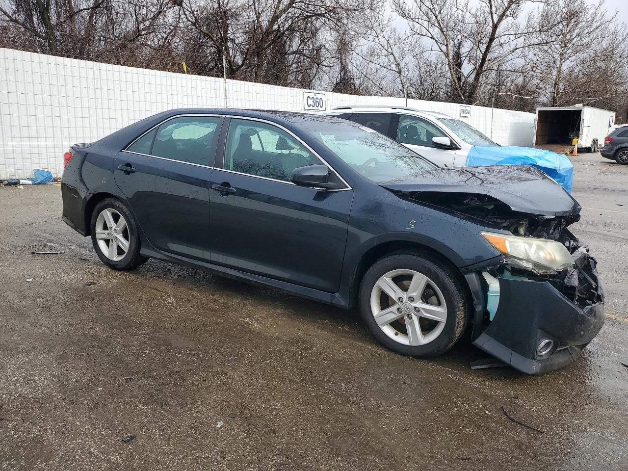2014 TOYOTA CAMRY SE photo 4