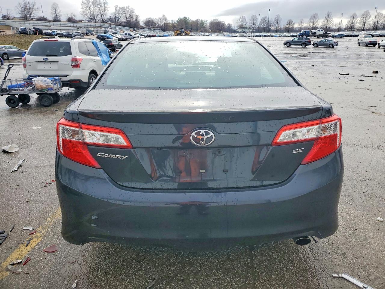 2014 TOYOTA CAMRY SE photo 6