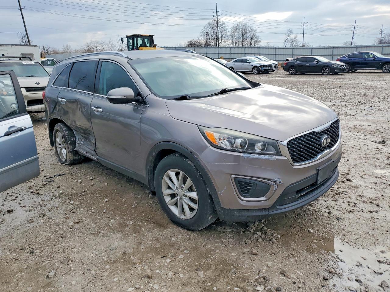 2016 KIA SORENTO LX photo 4