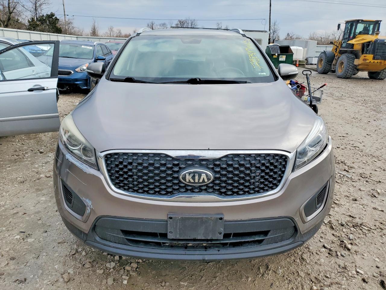 2016 KIA SORENTO LX photo 5