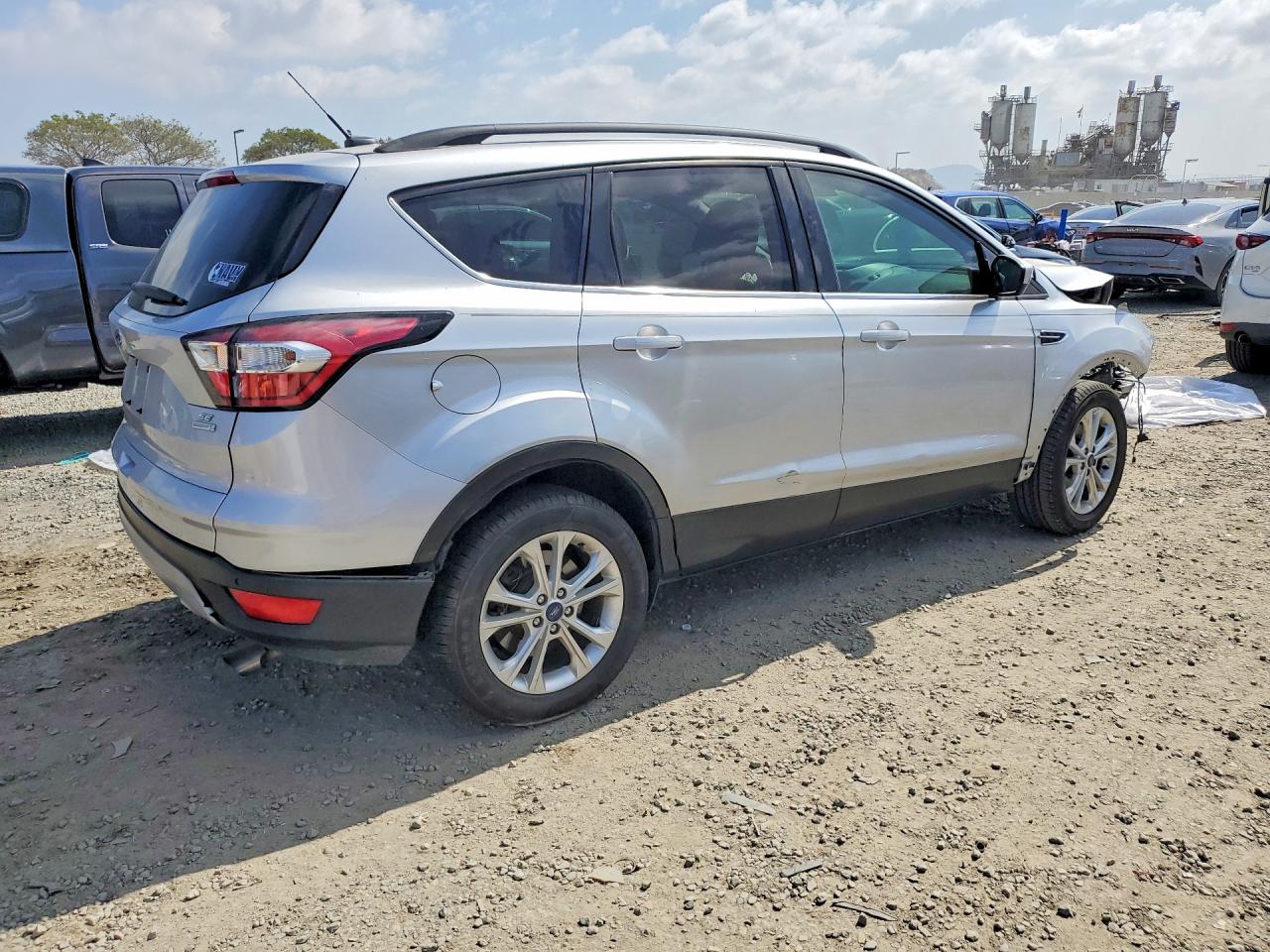 2017 FORD ESCAPE SE photo 3