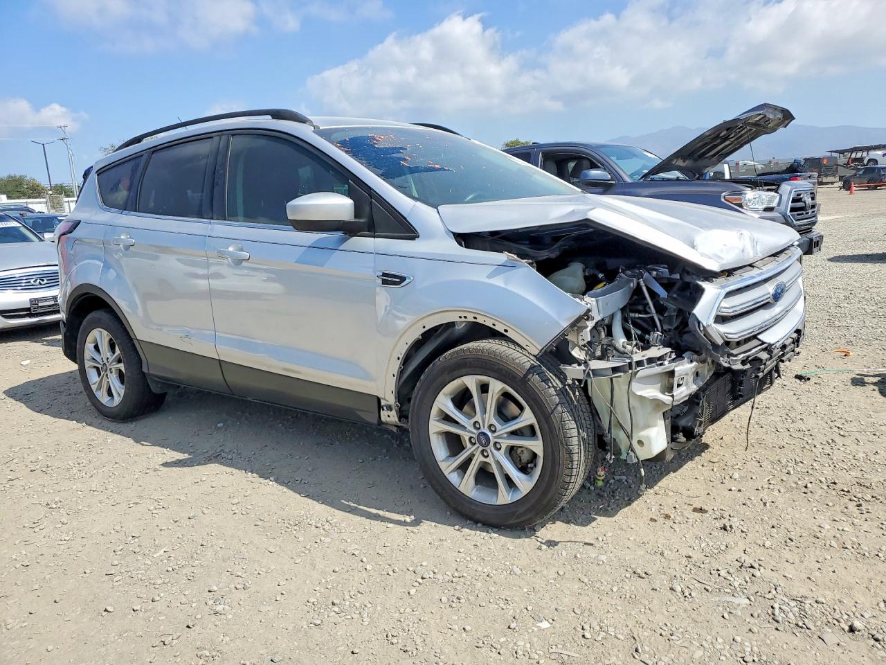 2017 FORD ESCAPE SE photo 4
