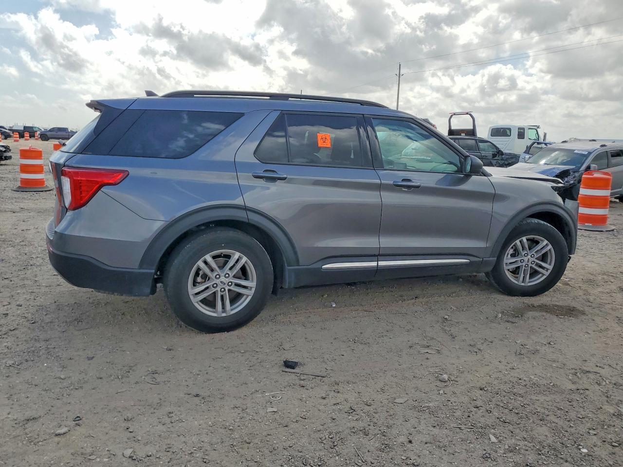 2024 FORD EXPLORER XLT photo 5