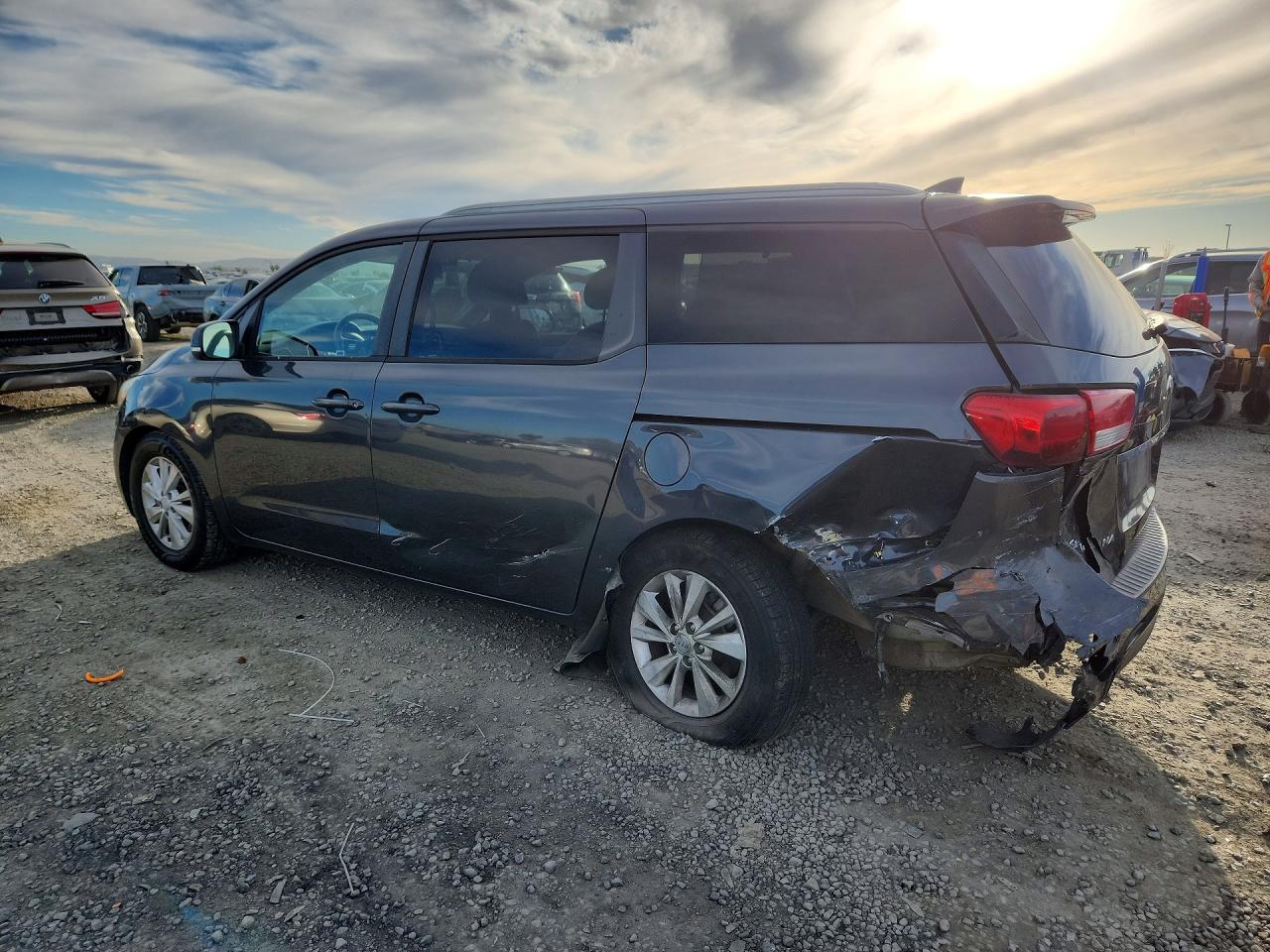 2016 KIA SEDONA LX photo 4