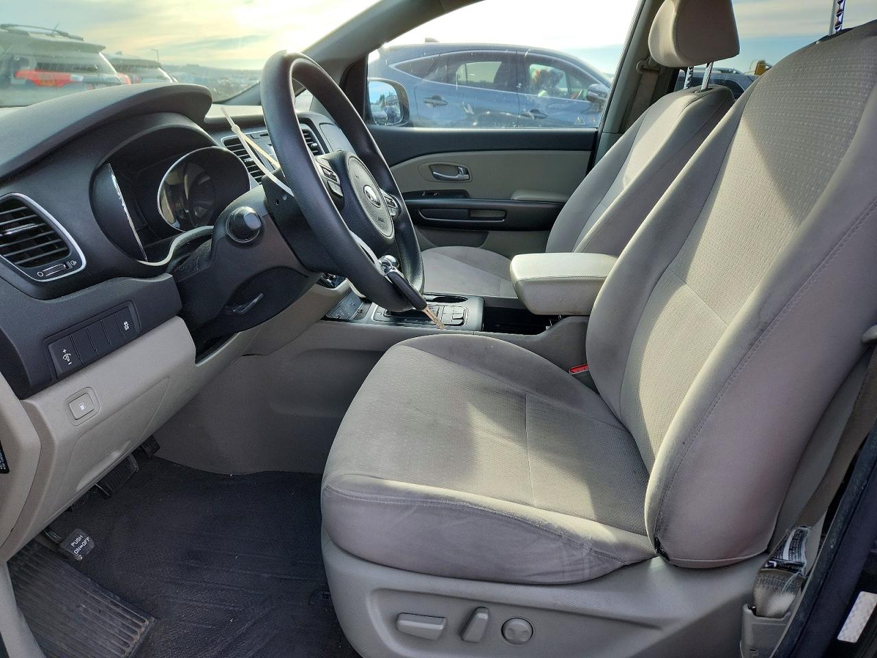 2016 KIA SEDONA LX photo 19