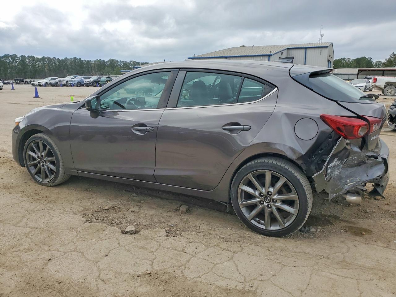2018 MAZDA 3 GRAND TOURING photo 2