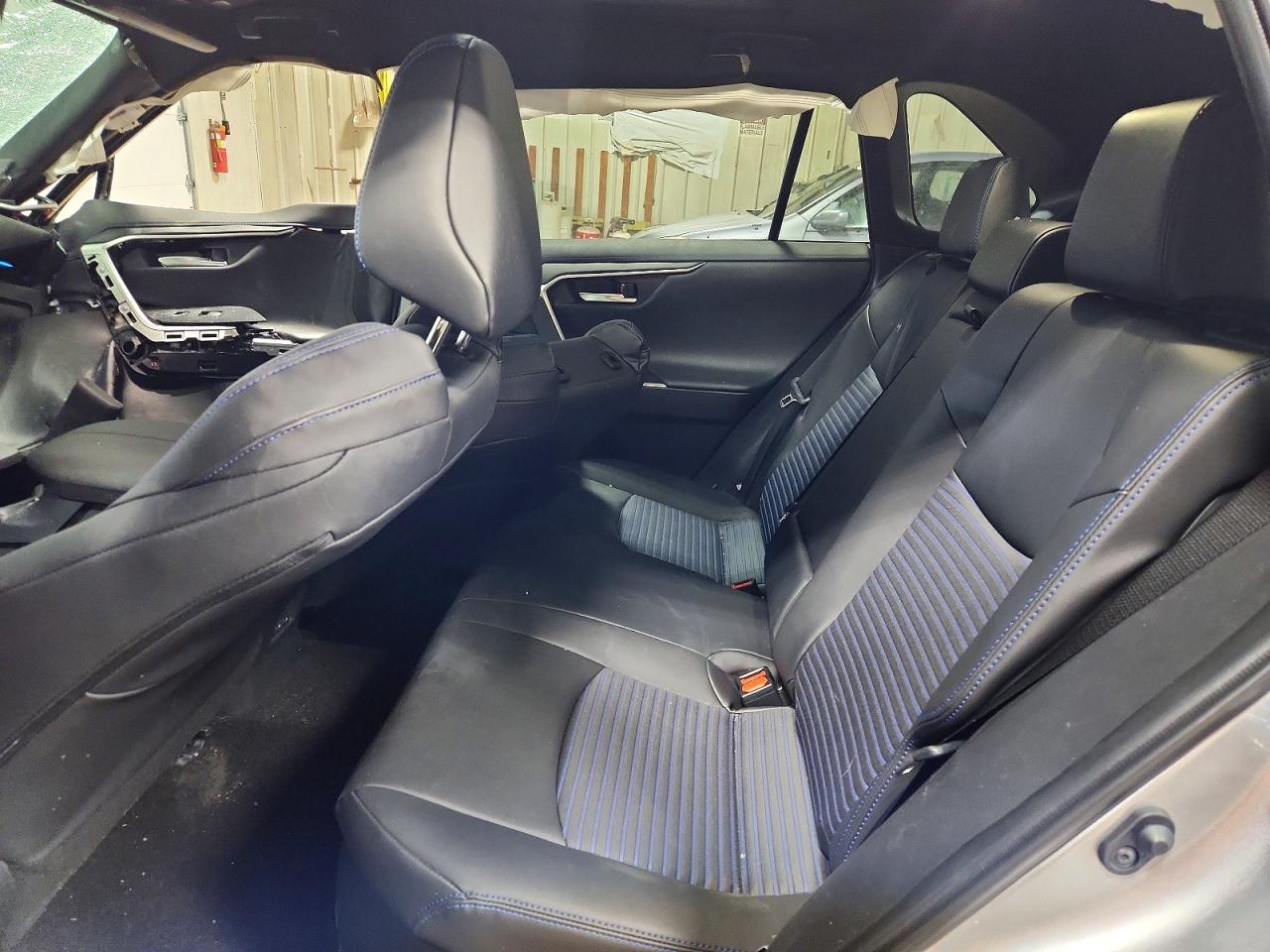 2025 TOYOTA RAV4 XSE photo 31