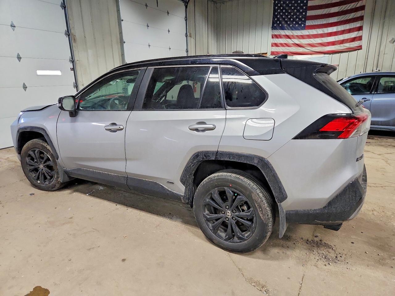 2025 TOYOTA RAV4 XSE photo 4