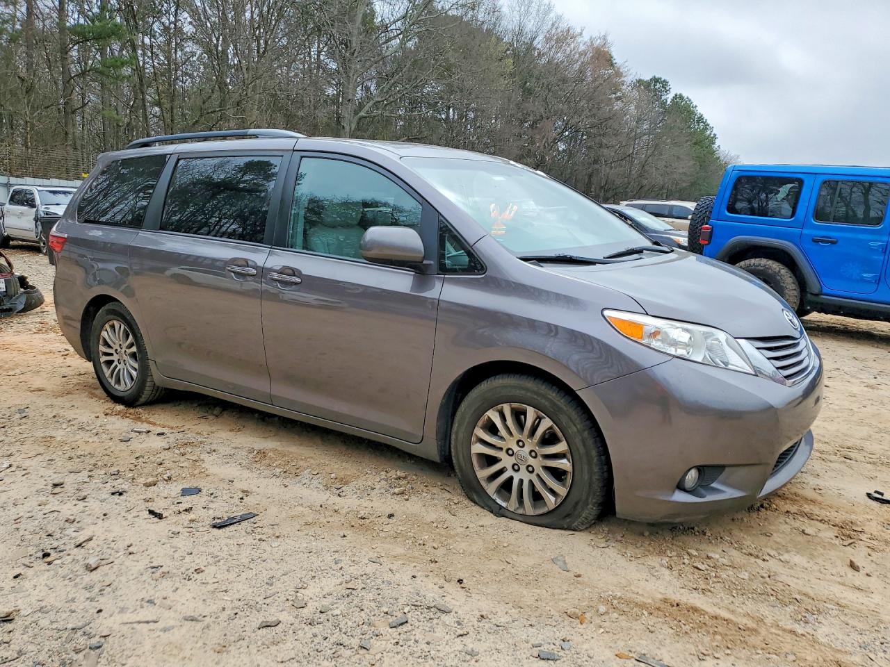 2016 TOYOTA SIENNA XLE 8-PASSENGER photo 7