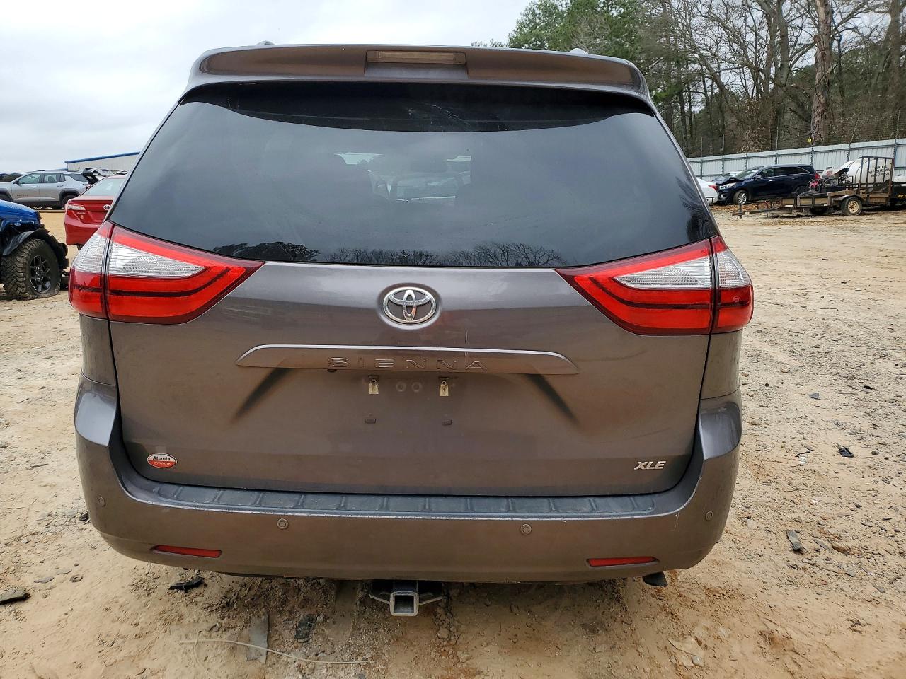 2016 TOYOTA SIENNA XLE 8-PASSENGER photo 11