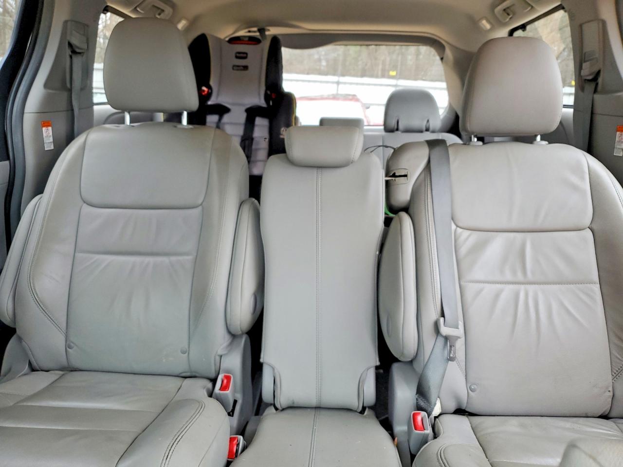2016 TOYOTA SIENNA XLE 8-PASSENGER photo 19