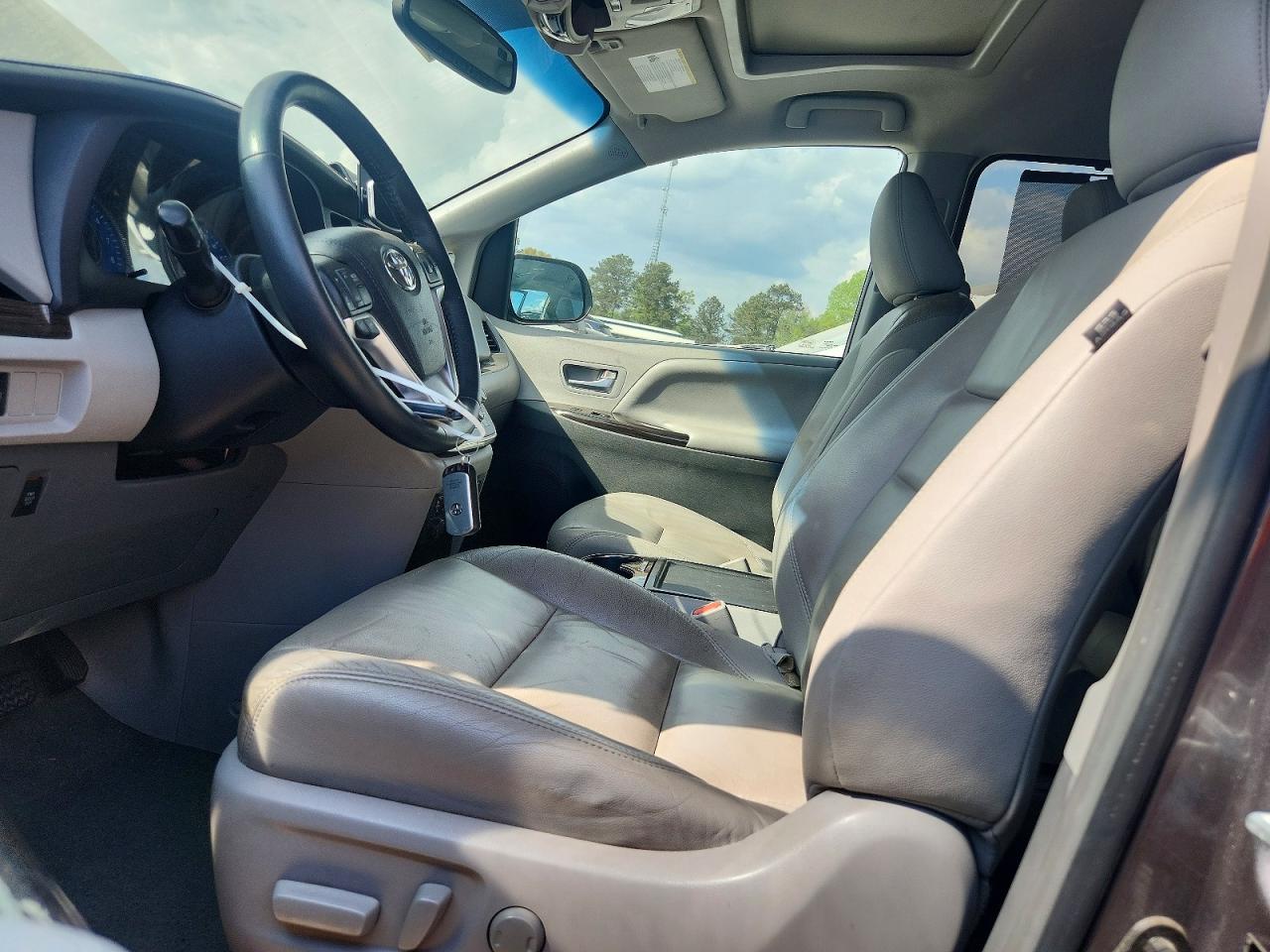 2016 TOYOTA SIENNA XLE 8-PASSENGER photo 14
