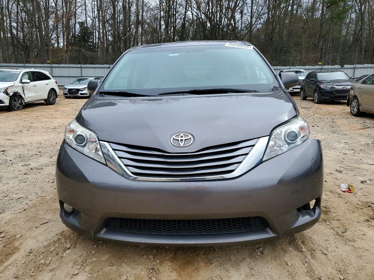 2016 TOYOTA SIENNA XLE 8-PASSENGER photo 9
