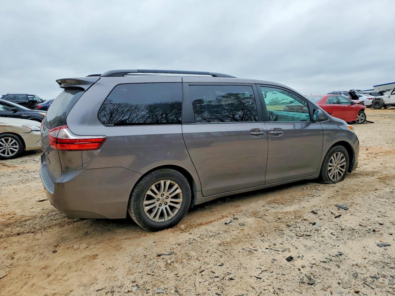 2016 TOYOTA SIENNA XLE 8-PASSENGER photo 5