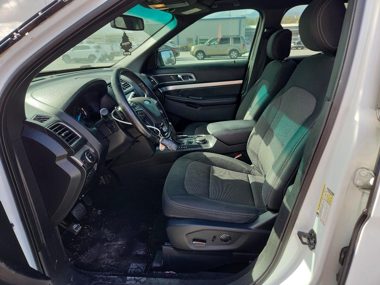 2017 FORD EXPLORER XLT photo 13