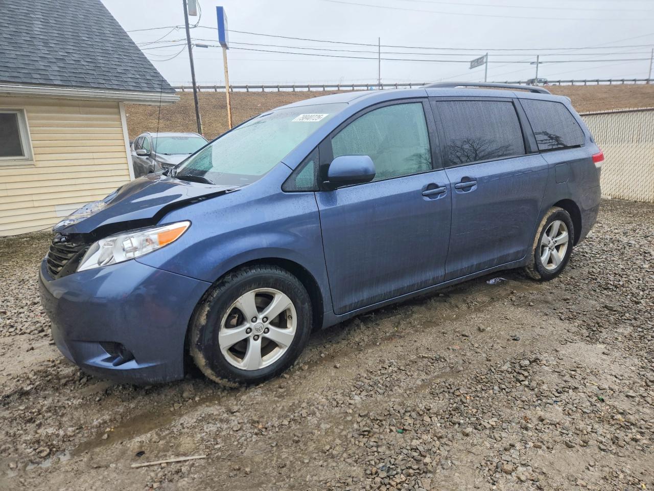 2014 TOYOTA SIENNA