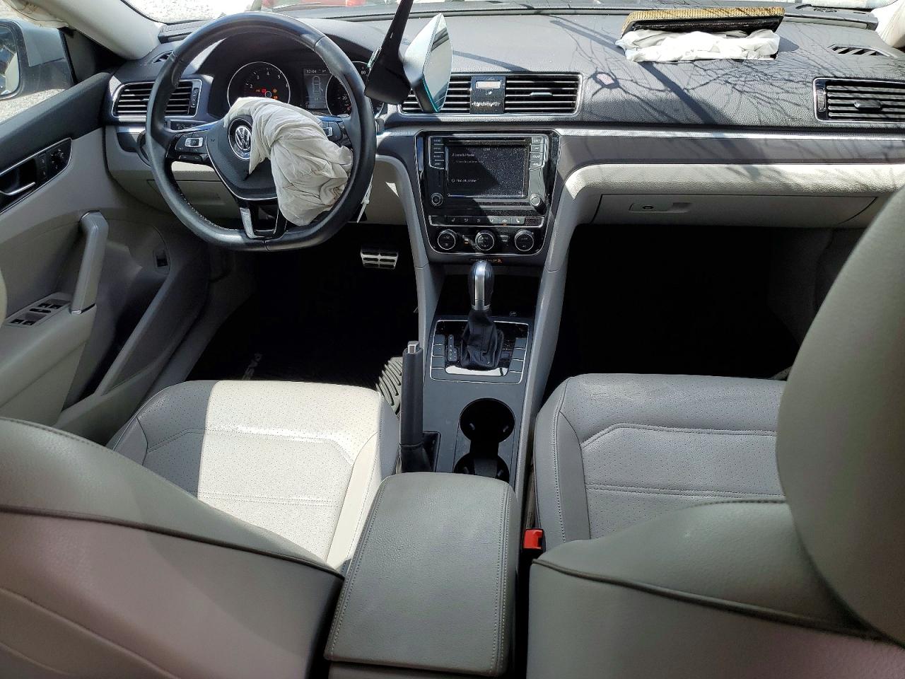 2018 VOLKSWAGEN PASSAT S photo 8