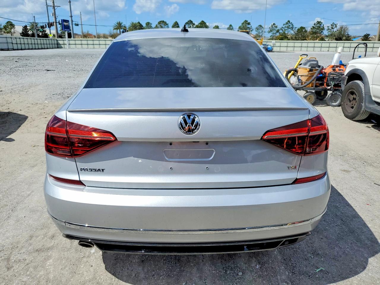 2018 VOLKSWAGEN PASSAT S photo 6