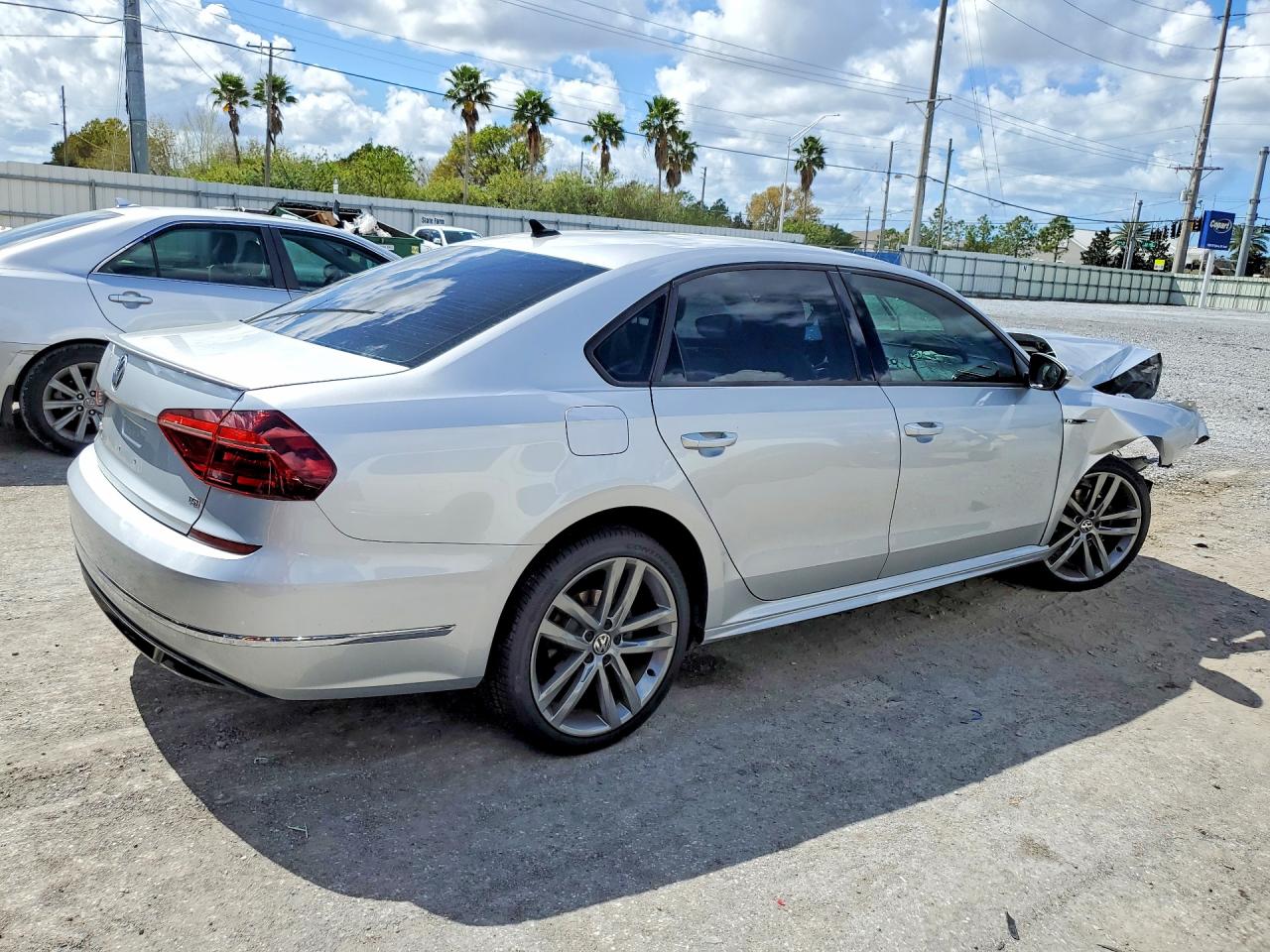 2018 VOLKSWAGEN PASSAT S photo 3