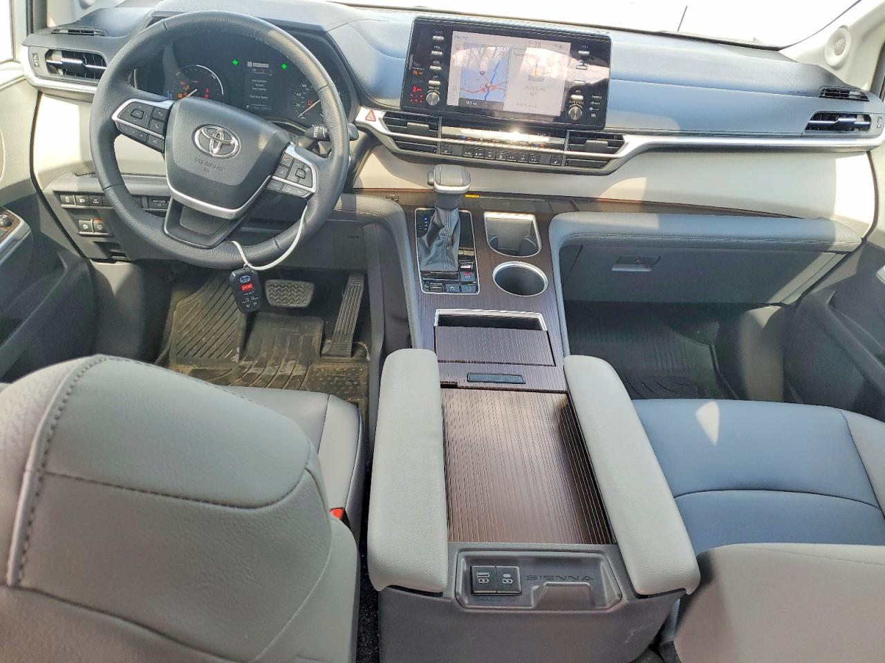 2022 TOYOTA SIENNA XLE 7-PASSENGER photo 8