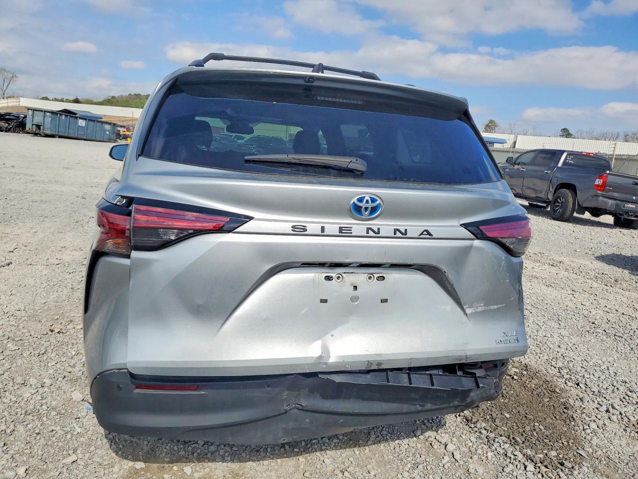 2022 TOYOTA SIENNA XLE 7-PASSENGER photo 6