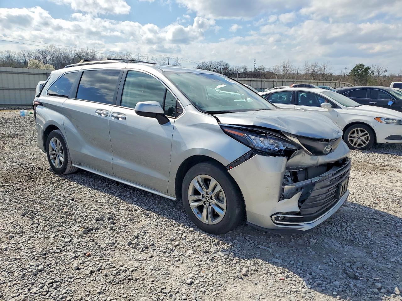 2022 TOYOTA SIENNA XLE 7-PASSENGER photo 4