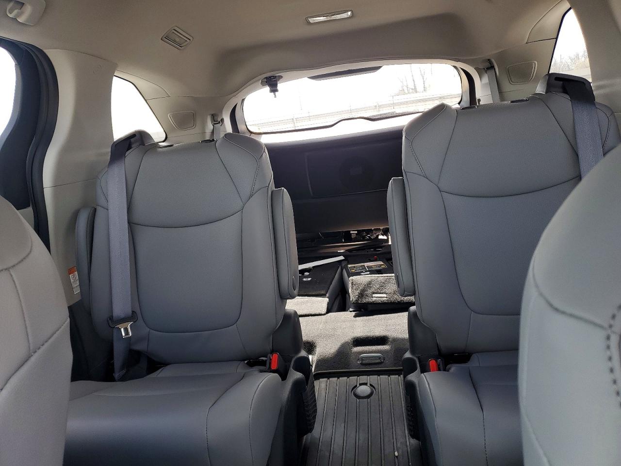 2022 TOYOTA SIENNA XLE 7-PASSENGER photo 10