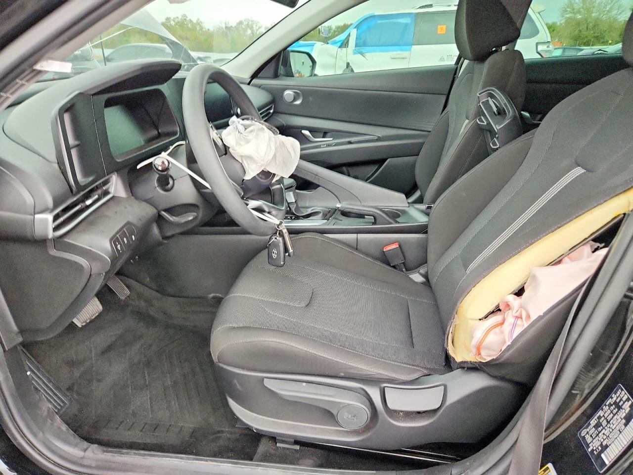 2025 HYUNDAI ELANTRA SE photo 13