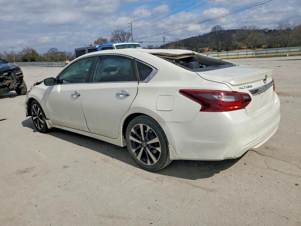 2017 NISSAN ALTIMA 2.5 SR photo 3