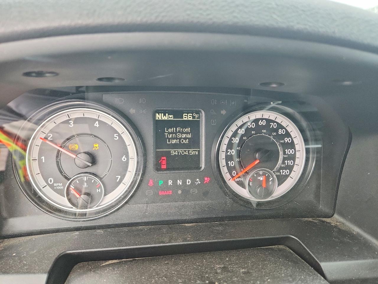 2022 RAM 1500 CLASSIC SLT photo 25