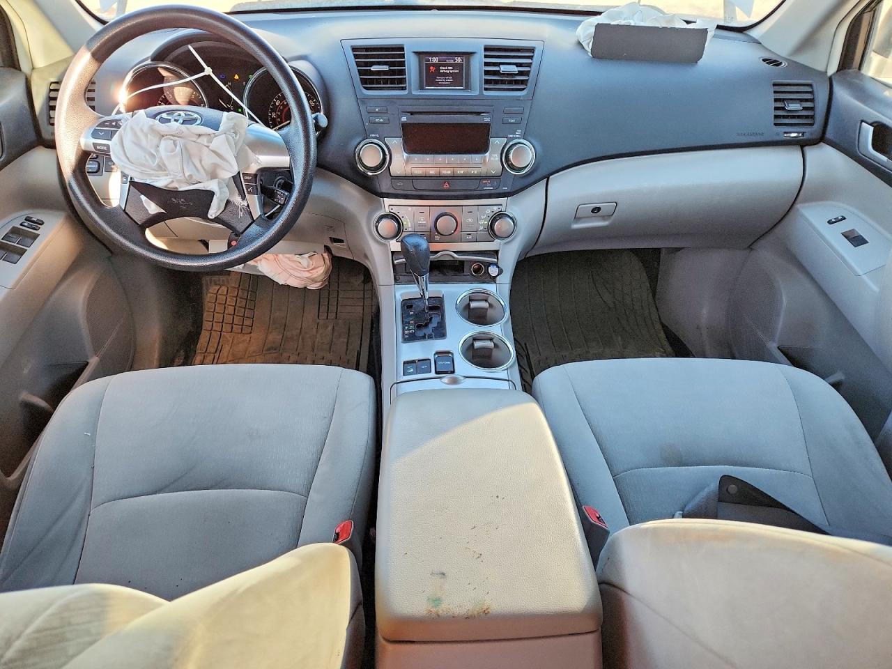 2012 TOYOTA HIGHLANDER BASE photo 8