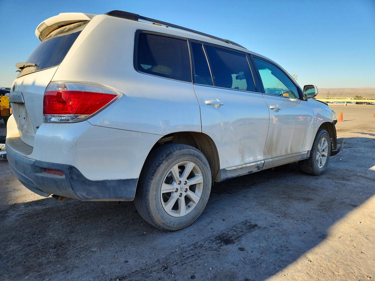 2012 TOYOTA HIGHLANDER BASE photo 3