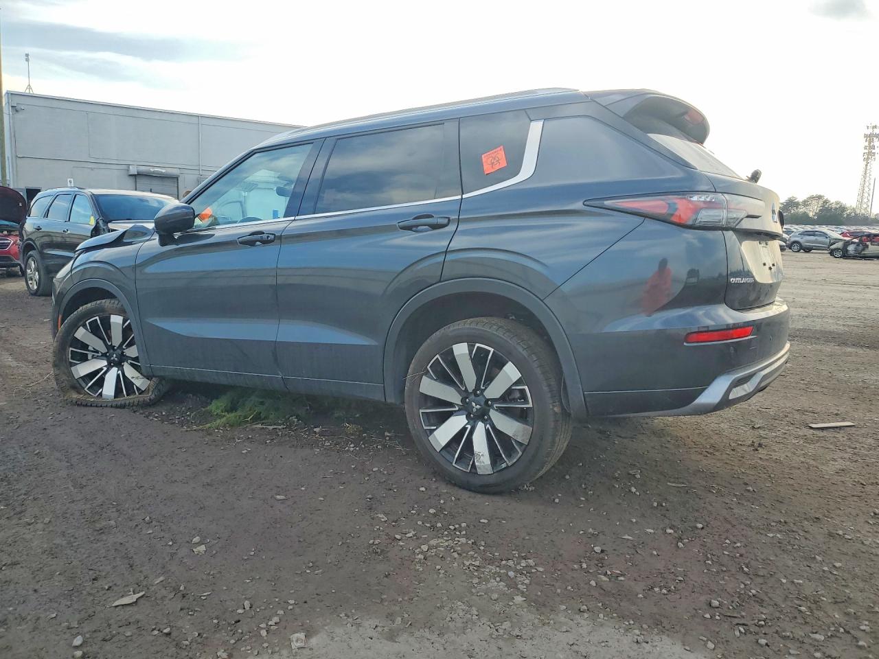 2025 MITSUBISHI OUTLANDER SEL photo 2