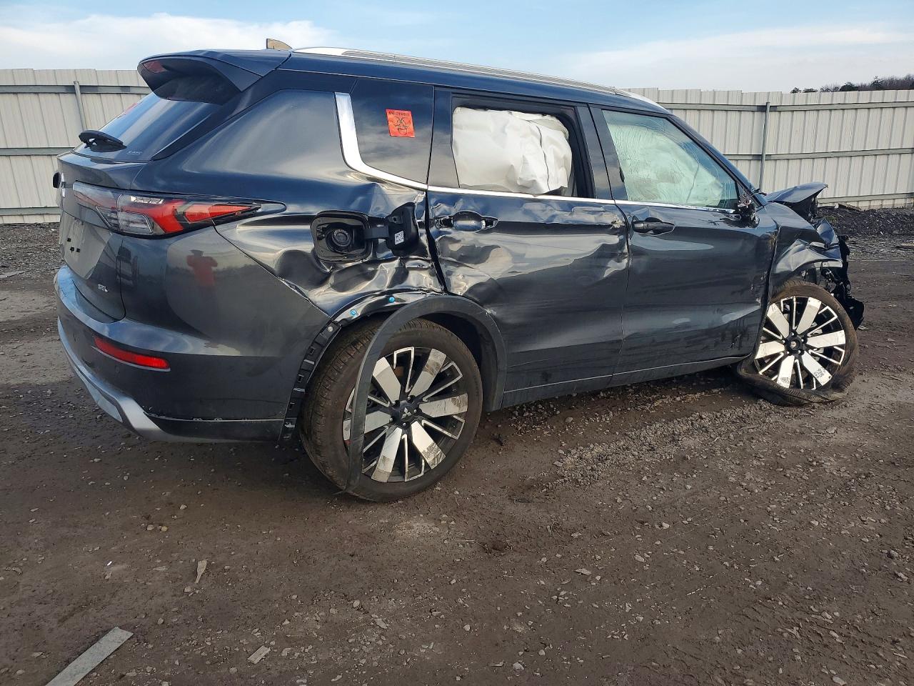 2025 MITSUBISHI OUTLANDER SEL photo 3