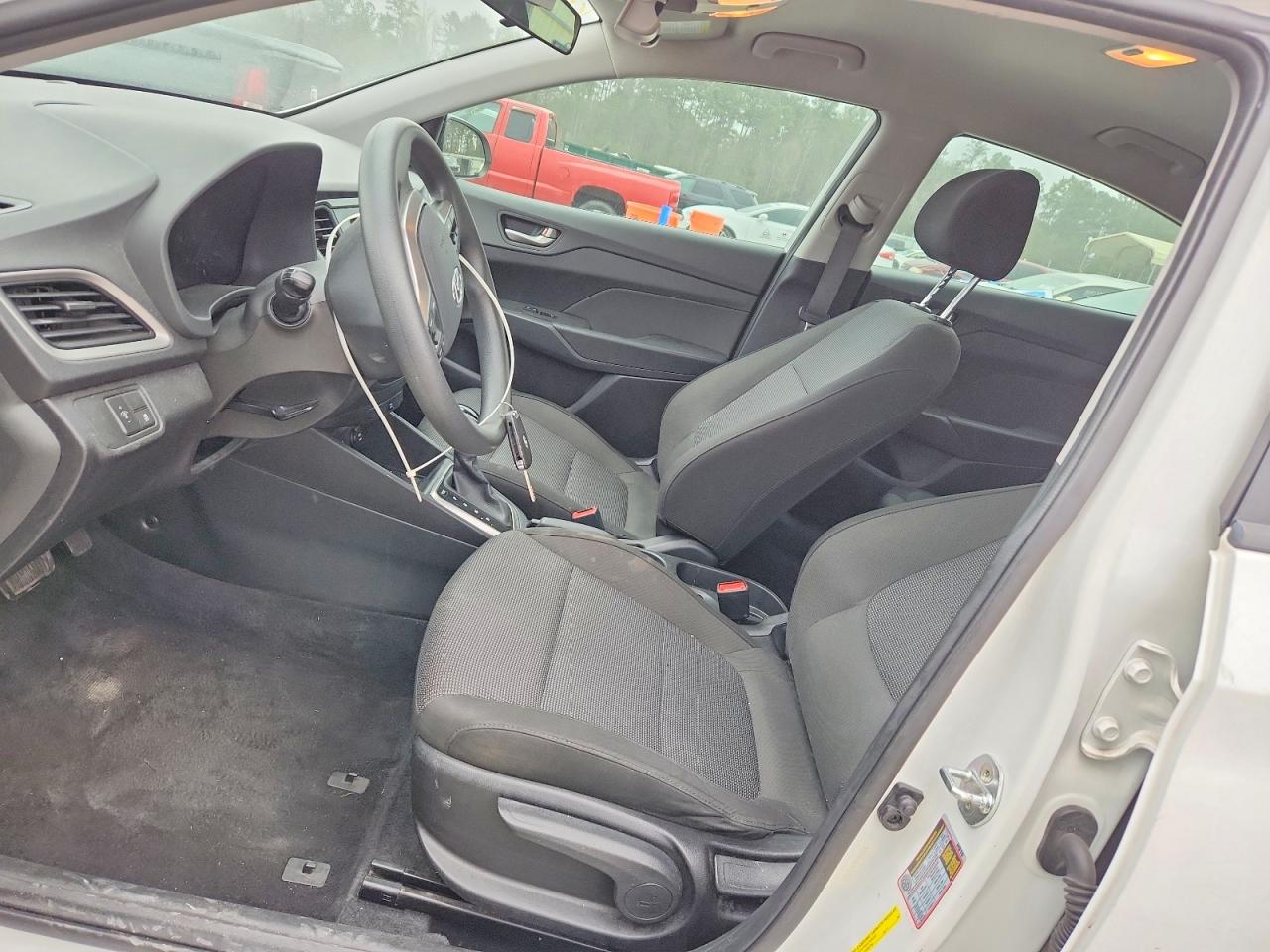 2019 HYUNDAI ACCENT SE photo 19